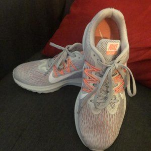 Womens NIKE WIN FLO 5